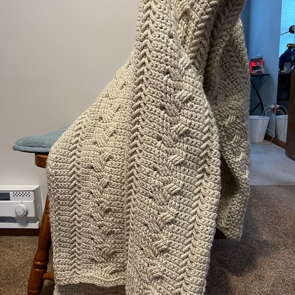 Crochet throw blanket - Picture 2 of 7